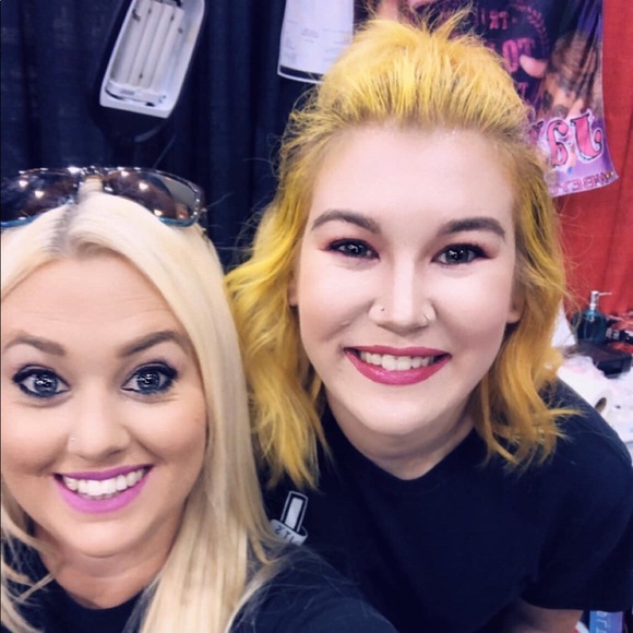 Meet your Posher, Lindsey - Picture 2 of 3